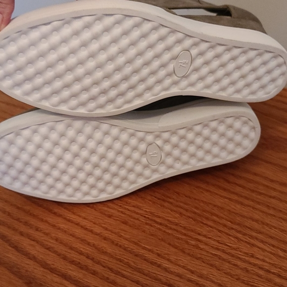 Cute dark tan sandals - Picture 4 of 6